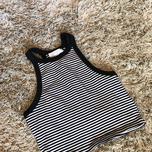 Cute and flirty mid tank. - Picture 3 of 4